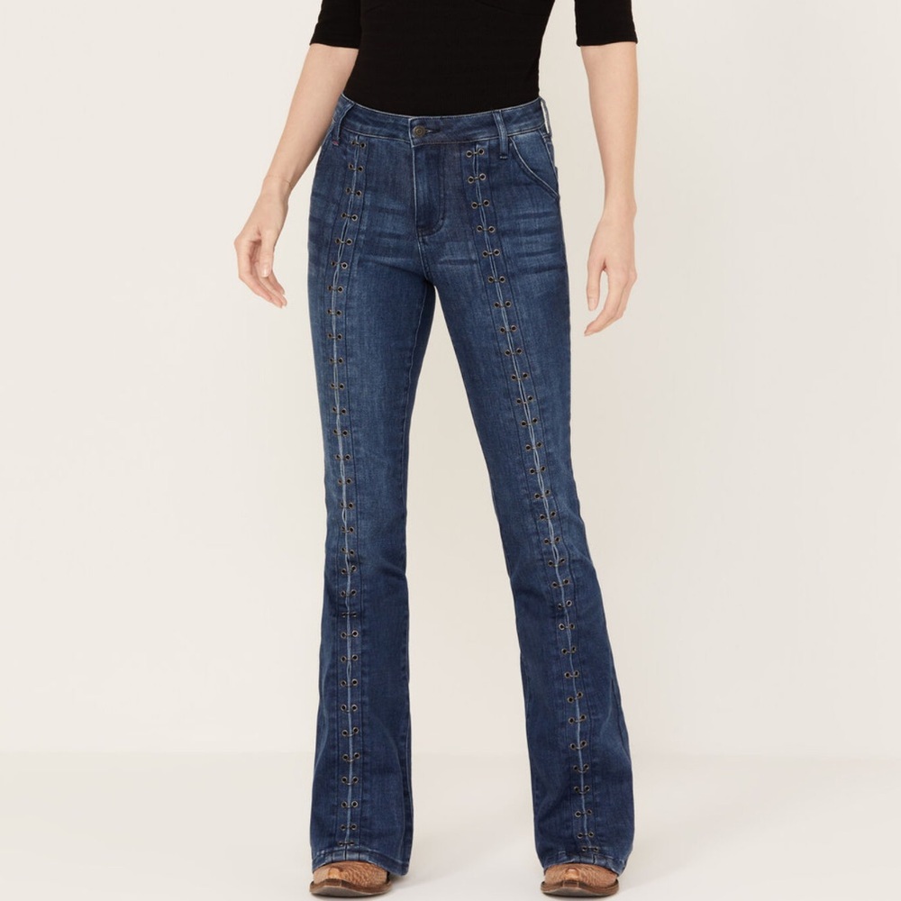 Miranda Lambert Ring Flare Jeans!